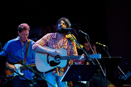 Click to enlarge 800px-Ray_lamontagne_on_etown